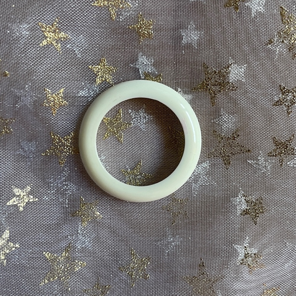 White plastic bezel for Ladies Gucci watch.